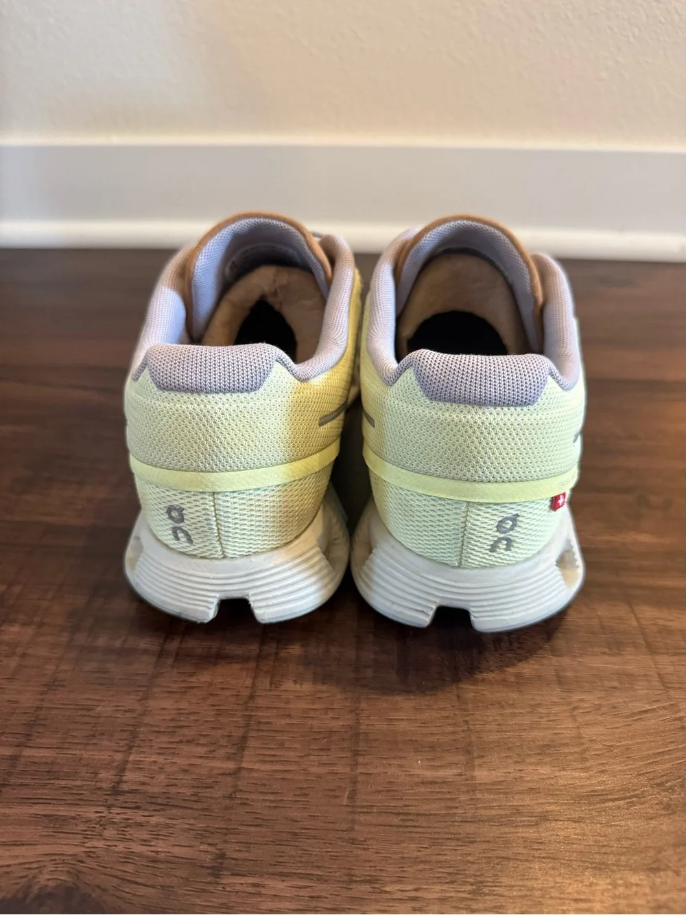 On Cloud 5 Women’s 9.5 White Yellow Cognac Running Shoes